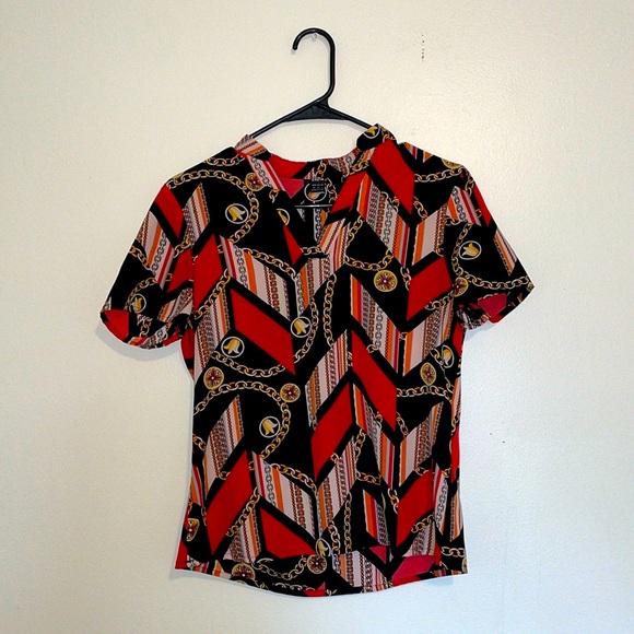 Red & Black Chainlink Short Sleeve V-Neck Geometric Colorblock Blouse - Picture 4 of 6